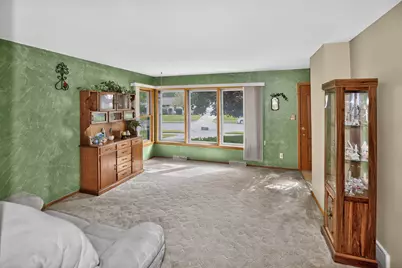 W149N8183  Winchester Dr, Menomonee Falls, WI 53051 - Photo 3