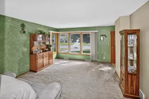 W149N8183 Winchester St, Menomonee Falls, WI 53051 - Photo 3