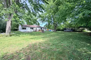 523 E Schowalter St, Saukville, WI 53080 - Photo 17