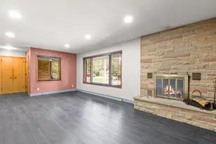9915 W Margaret Ln, Franklin, WI 53132 - Photo 11