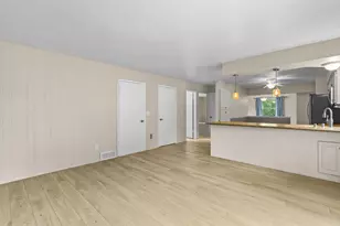 N17W27304 Lakefield Dr, Pewaukee, WI 53072 - Photo 13