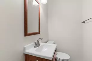 N17W27304 Lakefield Dr, Pewaukee, WI 53072 - Photo 15