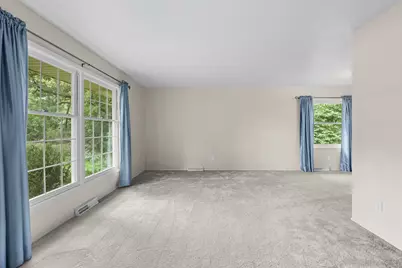 N17W27304  Lakefield Dr, Pewaukee, WI 53072 - Photo 5