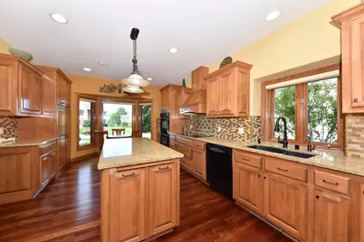 11011 W Meadowcreek Dr, Milwaukee, WI 53224 - Photo 15