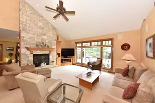 11011 W Meadowcreek Dr, Milwaukee, WI 53224 - Photo 7