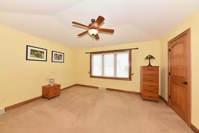 11011 W Meadowcreek Dr, Milwaukee, WI 53224 - Photo 23
