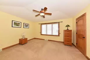 11011 W Meadowcreek Dr, Milwaukee, WI 53224 - Photo 23