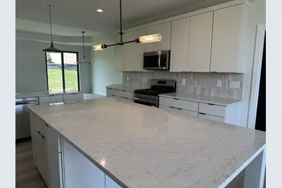 110  Retzer View Ct, Waukesha, WI 53188 - Photo 3