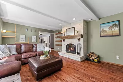 4349  Woodbury Ln, Racine, WI 53403 - Photo 5
