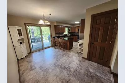 408  Oakhurst Ave, Racine, WI 53182 - Photo 7