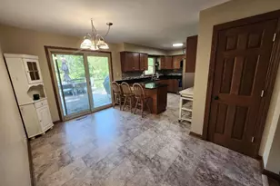 408 Oakhurst Ave, Racine, WI 53182 - Photo 7