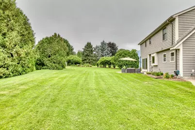 W241N5923  Goldencrest Ct, Sussex, WI 53089 - Photo 3