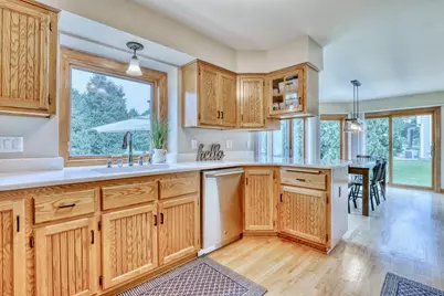 W241N5923  Goldencrest Ct, Sussex, WI 53089 - Photo 11