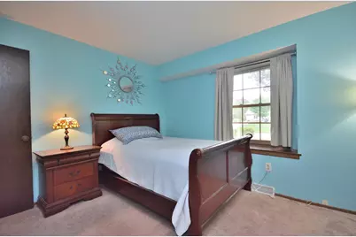 W220N2767  Maplewood Ln, Pewaukee, WI 53186 - Photo 19