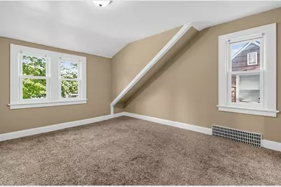 4950 N 19th Pl, Milwaukee, WI 53209 - Photo 9