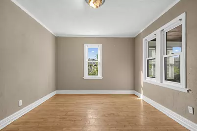 4950 N 19th Pl, Milwaukee, WI 53209 - Photo 7