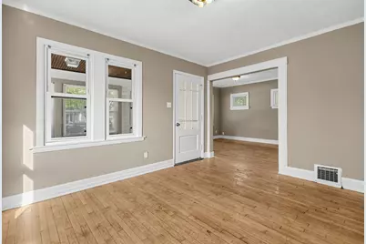 4950 N 19th Pl, Milwaukee, WI 53209 - Photo 3