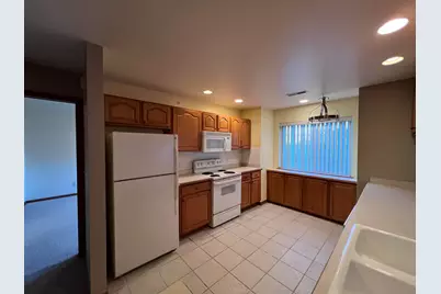 5347 S Hidden Dr, Greenfield, WI 53221 - Photo 9