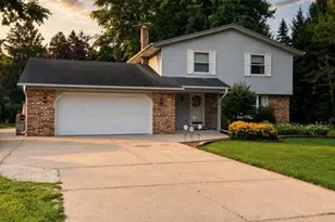 W360N7506 Thomas Dr, Lac La Belle, WI 53066 - Photo 1