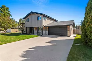 2811 39th St, Two Rivers, WI 54241 - Photo 3
