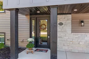 2811 39th St, Two Rivers, WI 54241 - Photo 5