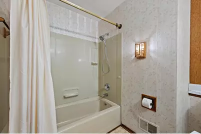 1501 E Fitzsimmons Rd, Oak Creek, WI 53154 - Photo 25
