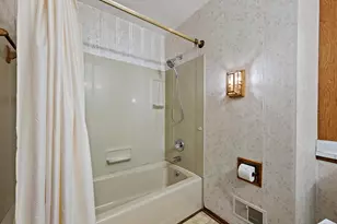 1501 E Fitzsimmons Rd, Oak Creek, WI 53154 - Photo 25