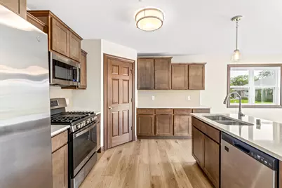 5235  Briarwood Cir #28, Racine, WI 53402 - Photo 5
