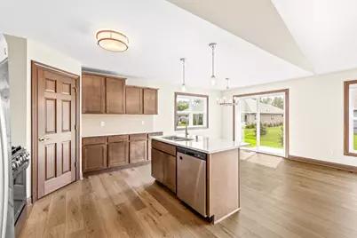 5235  Briarwood Cir #28, Racine, WI 53402 - Photo 7