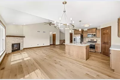 5235  Briarwood Cir #28, Racine, WI 53402 - Photo 9