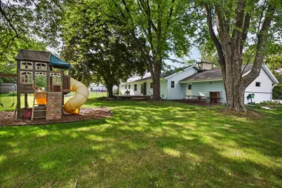 2550 N Springdale Rd, Brookfield, WI 53045 - Photo 33