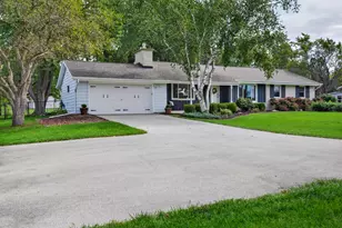 2550 N Springdale Rd, Brookfield, WI 53045 - Photo 1