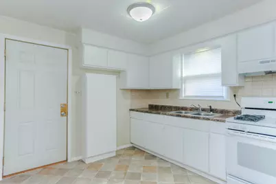 2254 S 75th St, West Allis, WI 53219 - Photo 7