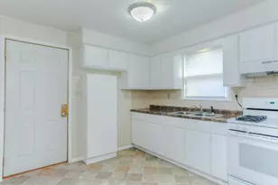 2254 S 75th St, West Allis, WI 53219 - Photo 7