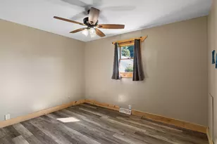 811 Schroeder Dr, Manitowoc, WI 54220 - Photo 9