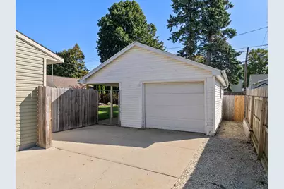 811  Schroeder Dr, Manitowoc, WI 54220 - Photo 25