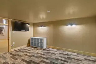 811 Schroeder Dr, Manitowoc, WI 54220 - Photo 19