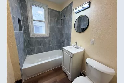 2022 W Keefe Ave #2022A, Milwaukee, WI 53206 - Photo 17
