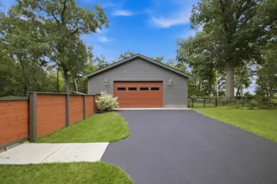 1404  Del Oaks Ln, Delavan, WI 53115 - Photo 3