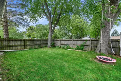 2645  Holly Grove Ct, Racine, WI 53402 - Photo 11
