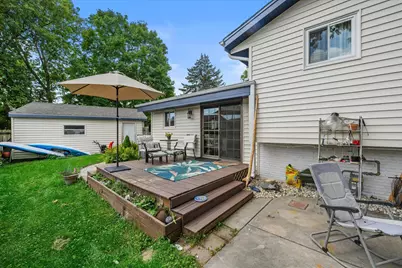 2645  Holly Grove Ct, Racine, WI 53402 - Photo 9