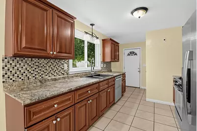 2605  James Blvd, Racine, WI 53403 - Photo 3