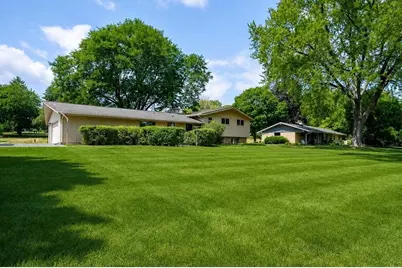 2050  Mt Kisco Dr, Elm Grove, WI 53122 - Photo 45