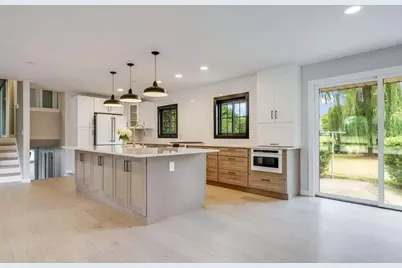 2050  Mt Kisco Dr, Elm Grove, WI 53122 - Photo 9