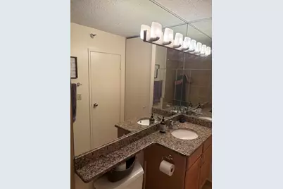 1660 N Prospect Ave #2304, Milwaukee, WI 53202 - Photo 9