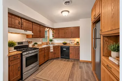 8025 N 66th St, Brown Deer, WI 53223 - Photo 7