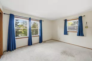 W53N849 Castle Ct, Cedarburg, WI 53012 - Photo 11