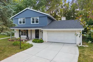 W53N849 Castle Ct, Cedarburg, WI 53012 - Photo 1