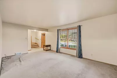 W53N849  Castle Ct, Cedarburg, WI 53012 - Photo 5
