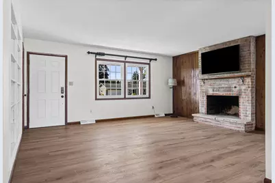709  Krueger Ct, Onalaska, WI 54650 - Photo 3